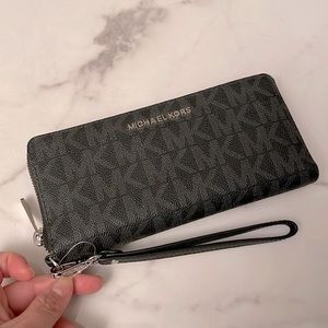 Michael Kors Logo Continental Wallet